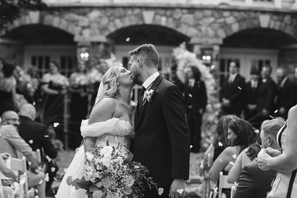 Kylie+TommyOldeMillInnWedding-839