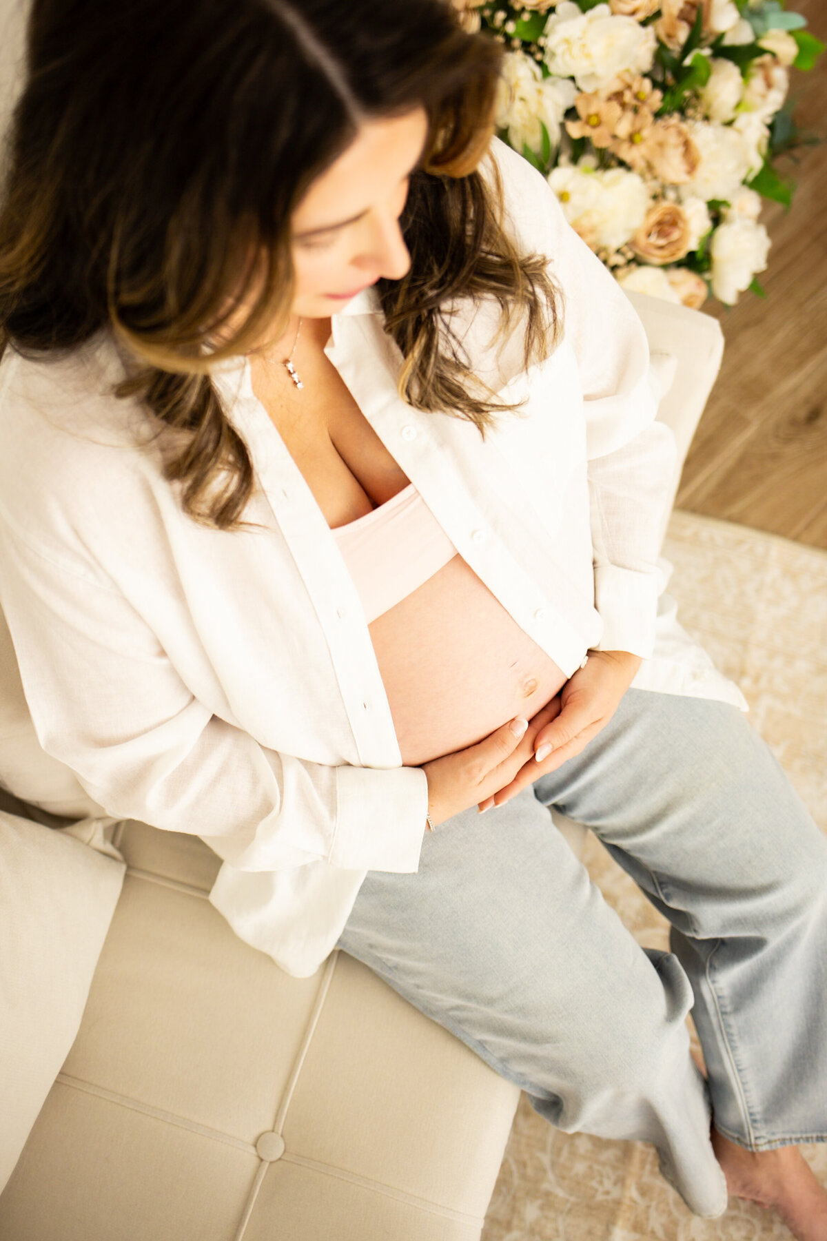 lifestyle-indoor-larchmont-maternity-session
