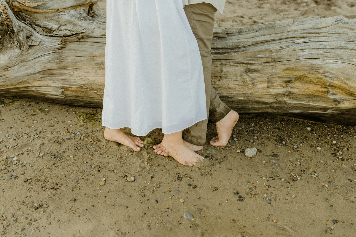 vanessa-filipe-toronto-islands-engagement-session-wanderlust-romantic-artsty-24