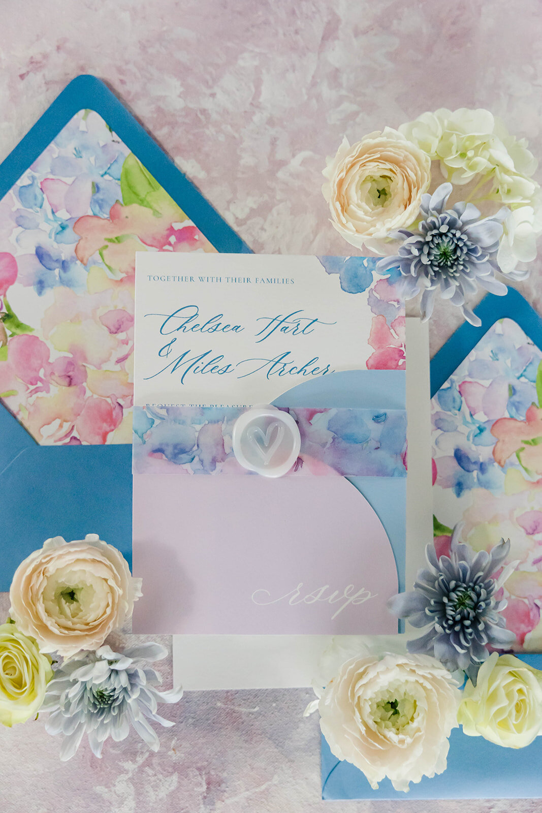 romantic-watercolor-invitation-suite-flatlay-with-flowers