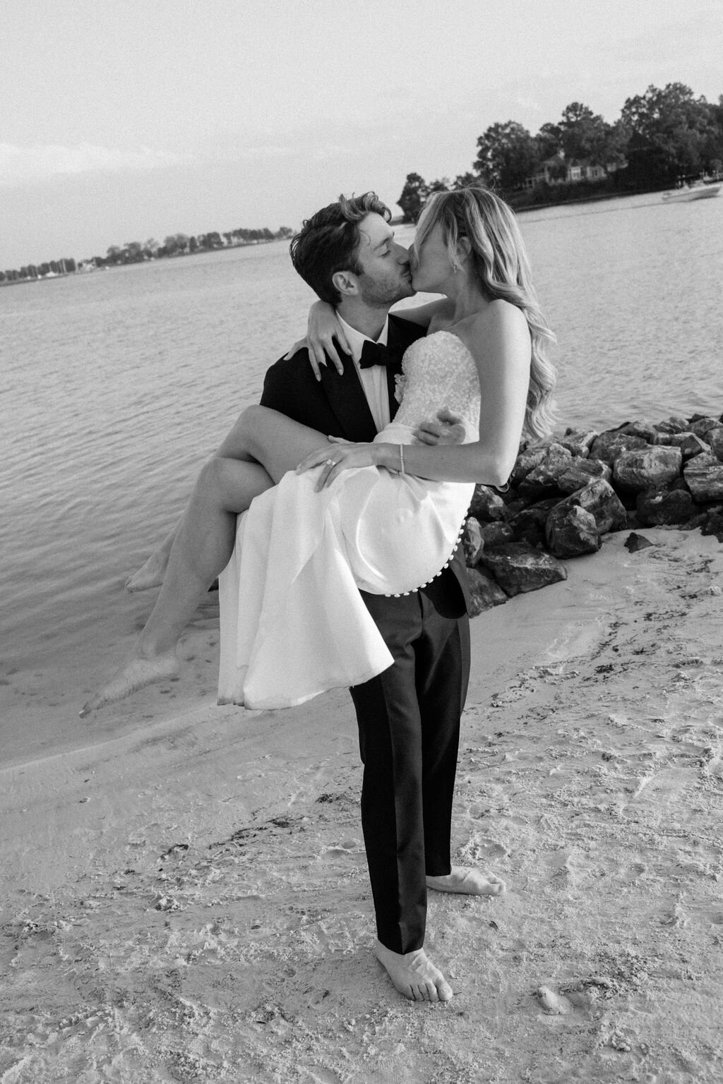 NikkiSanterre_EastCoastLuxuryWeddingPhotographer_TidesInnWedding_Katie&Greg-315