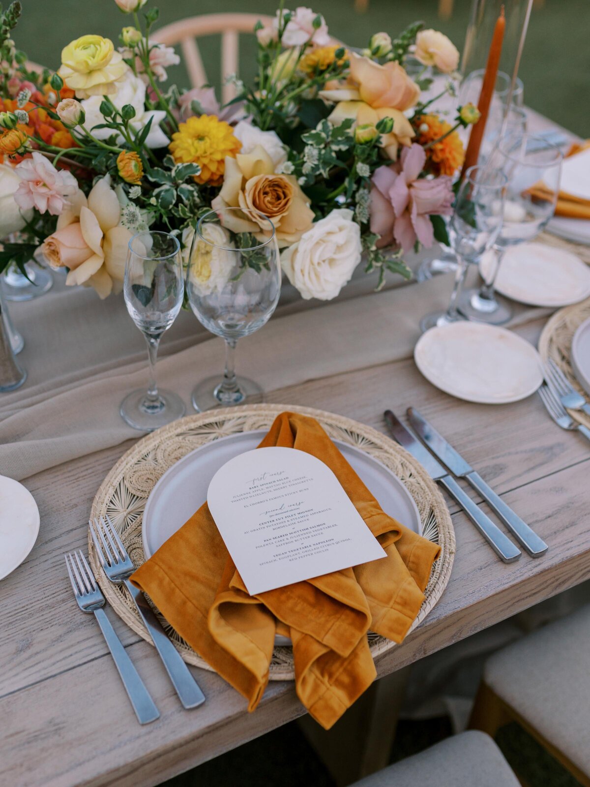 elegant-desert-wedding-menu-place-setting