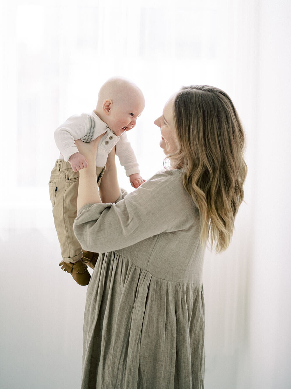 seattle-studio-motherhood-session-Jacqueline-Benet_0015