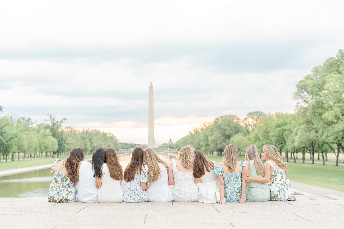 friends sitting together taken by Northern VA senior photographer