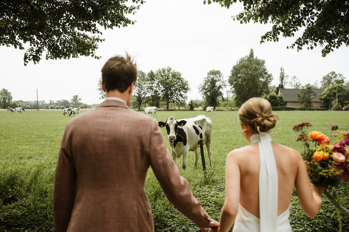 Herentals, salon weddings, moody, authentiek, alternatief trouwen,bruid, 2026, elopent, intiem, spontaan, tijdloos, trouwfotograaf, antwerpen - klaarmaken & first look-228