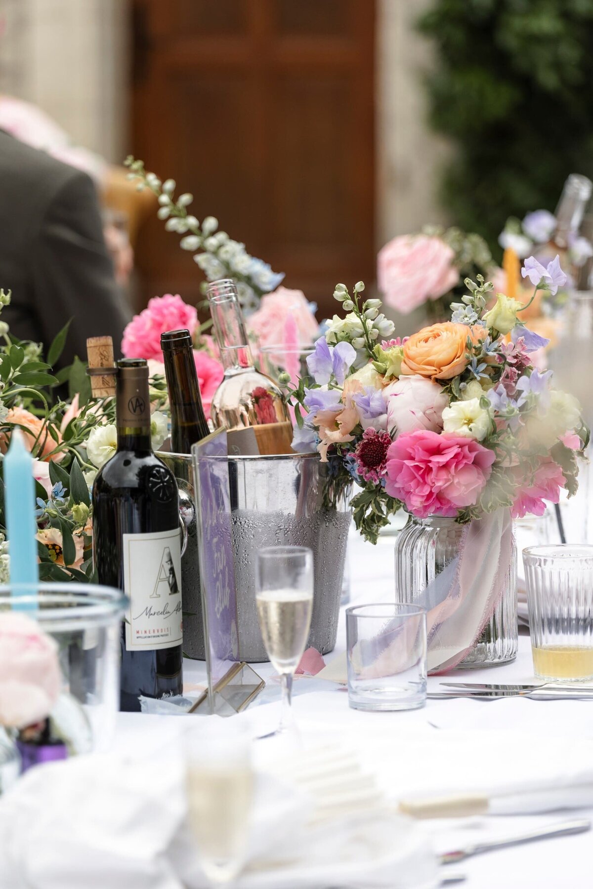 colorful-floral-design-french-wedding