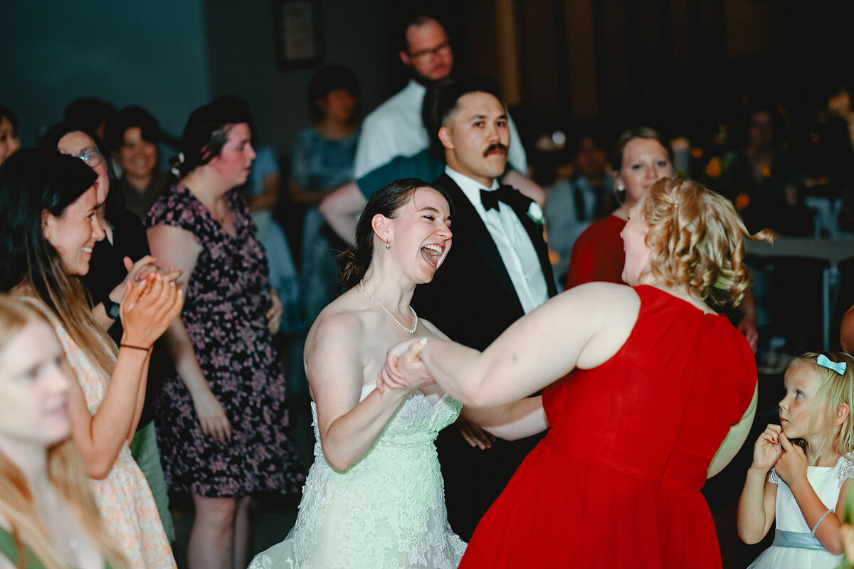 Traditional summer church wedding Rochester MN | Oduma photography -265