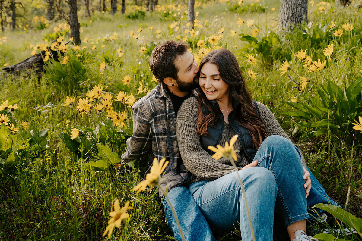 Jill&Kyle-Columbia-River-Gorge-Engagement-VenturetoElope-43_websize