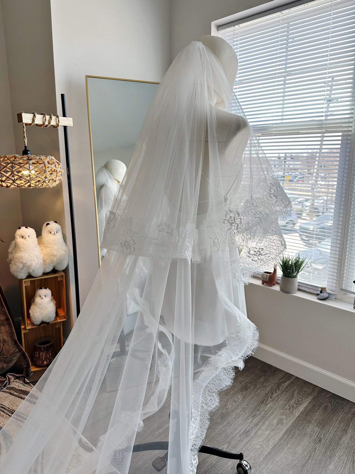 Short lace blusher veil adding timeless elegance to bridal look
