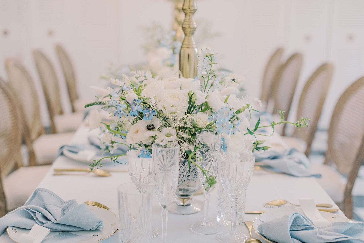 Winter Wedding at Chateau Saint-Joseph - Jeanette Merstrand Photography - Victoria Engelen Flowers_0078