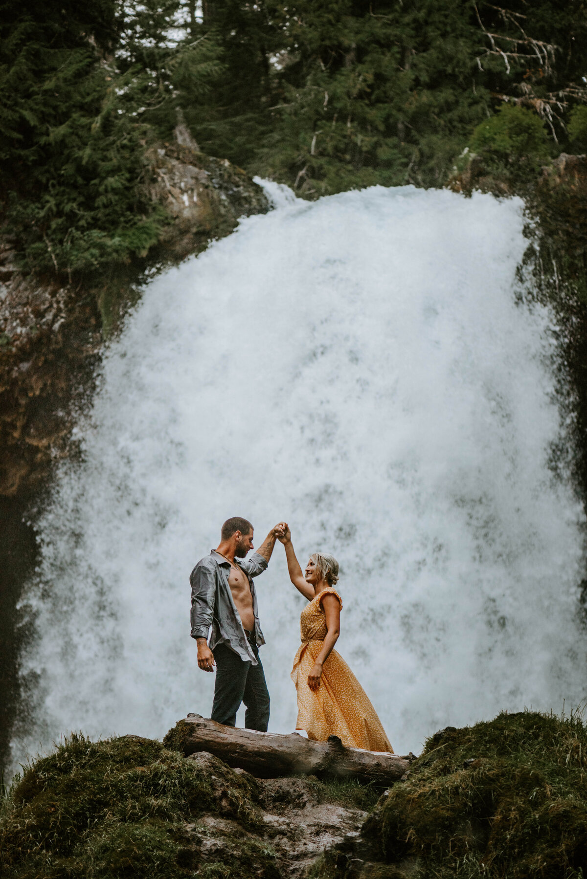 sahalie-falls-oregon-engagement-elopement-photographer-central-waterfall-bend-forest-old-growth-7655