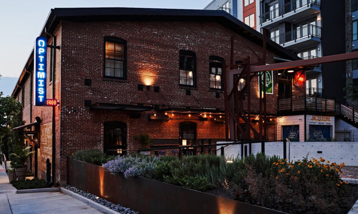 Optimist exterior