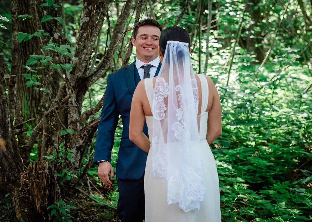 alaska-elopement-photography-timeless-moments-first-look