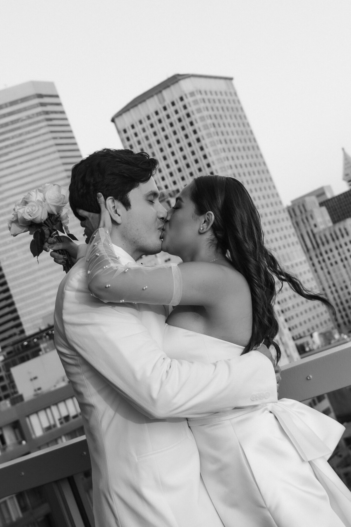 Downtown-Seattle-elopement-documentary-style-photography-jennifer-moreno-photography-Washington