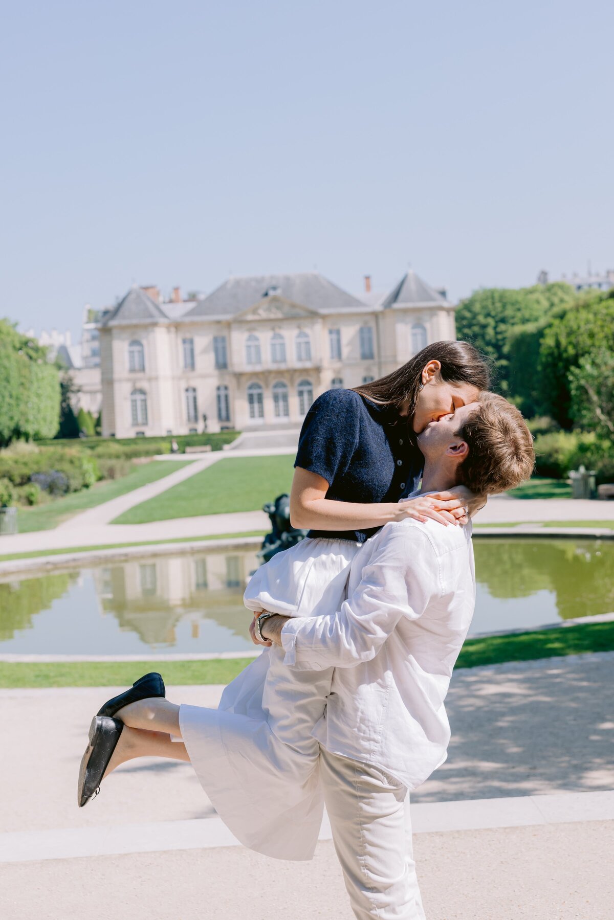 Engagement-Paris-Rodin-Garden-wedding-Larisa-Shorina-28