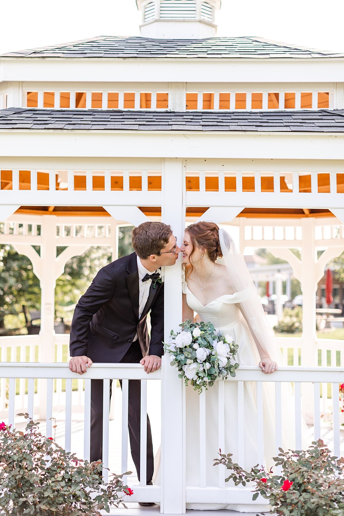 Pittsburgh-Nicassio-Fields-Green-Blue-Wedding-1 (32)
