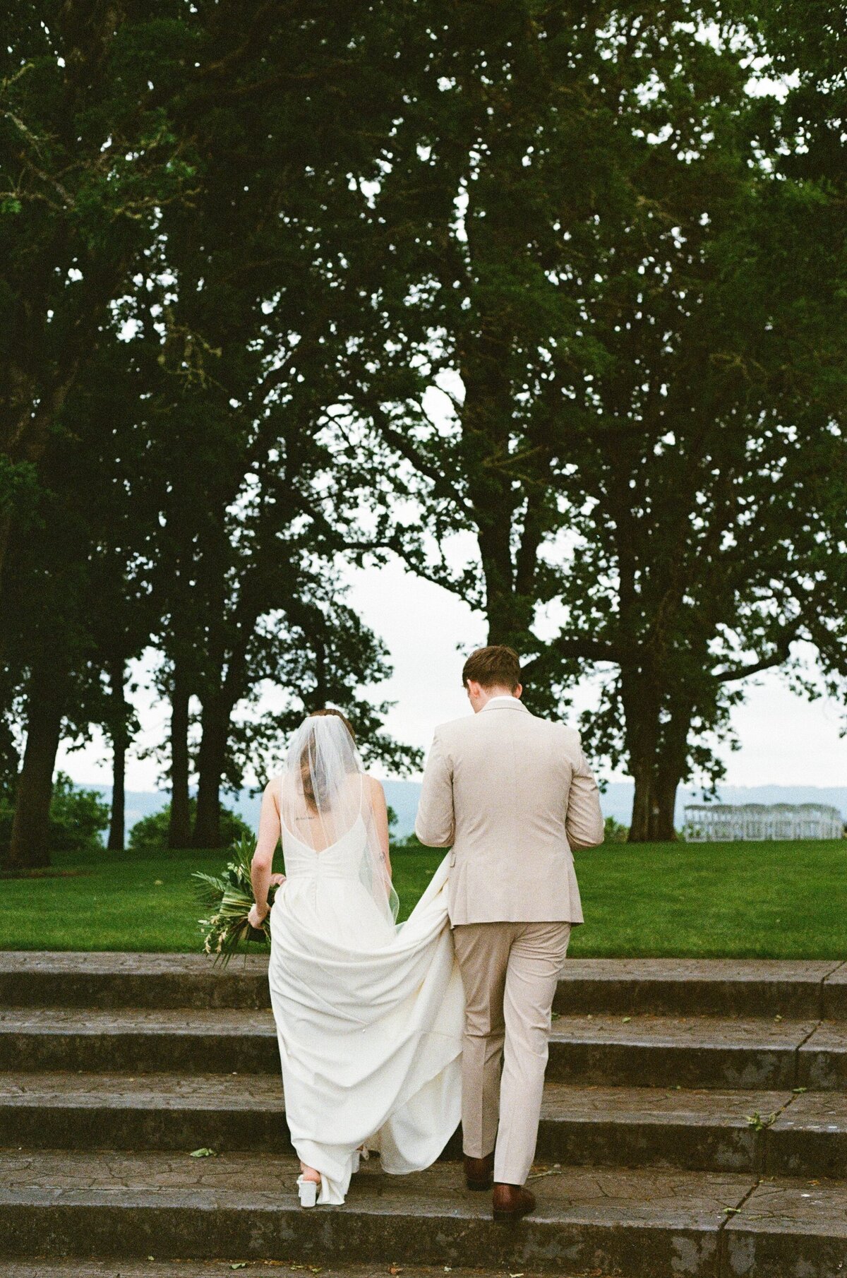Mimi-Zach-Wedding-Skamania-Lodge-35mm-Film-Photos9