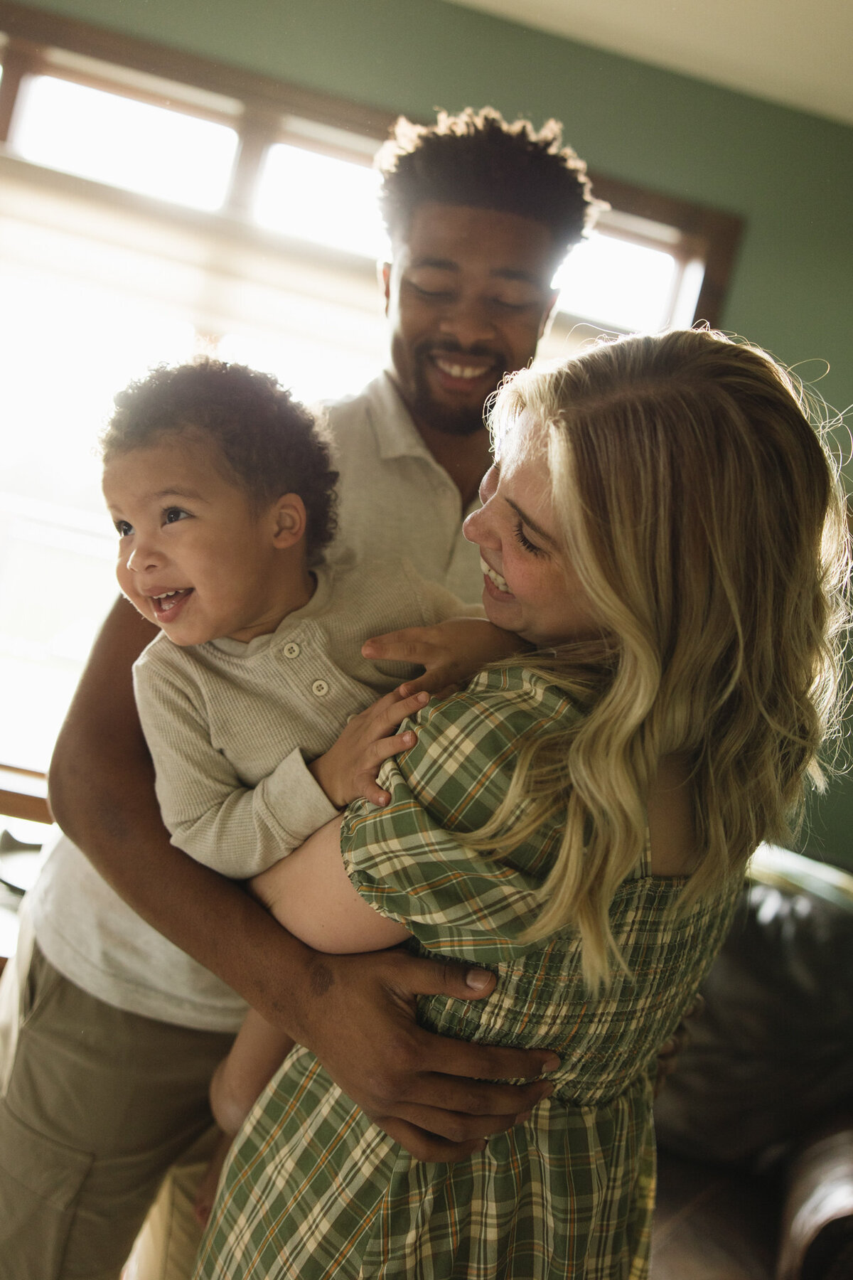in home family photos, midwest family photographer, documentary photographer, sioux falls family photographer, rcc photography-29
