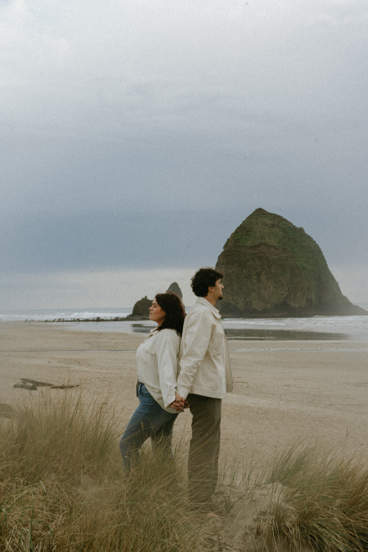 cannon beach - oregon documentary storytelling - couples sunset photos-20