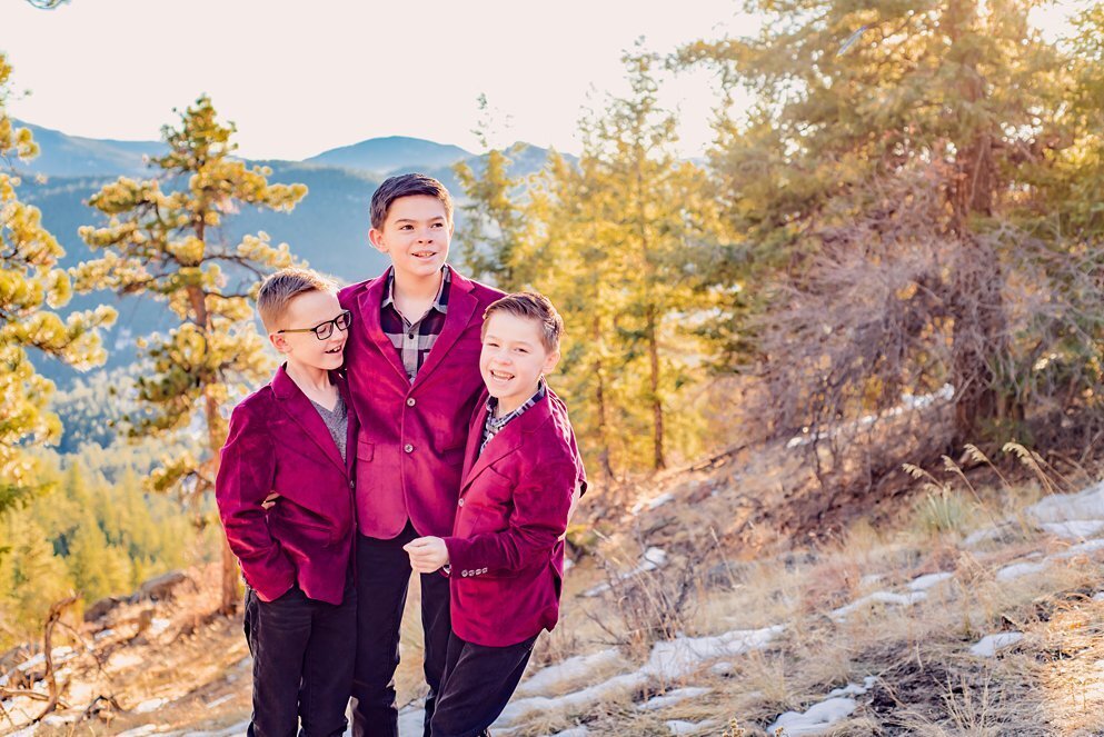 colorado-fall-family-photography-3 boys-mountain-view