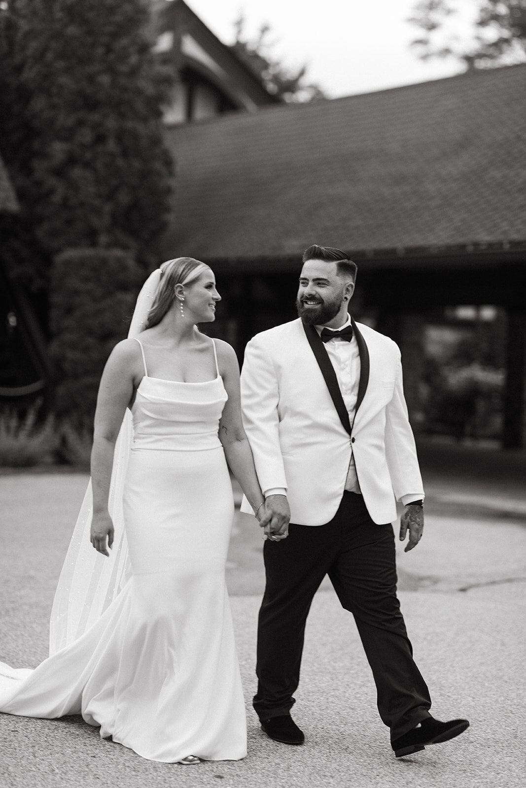 black-and-white-couple-walking-photos-at-saint-clements-castle