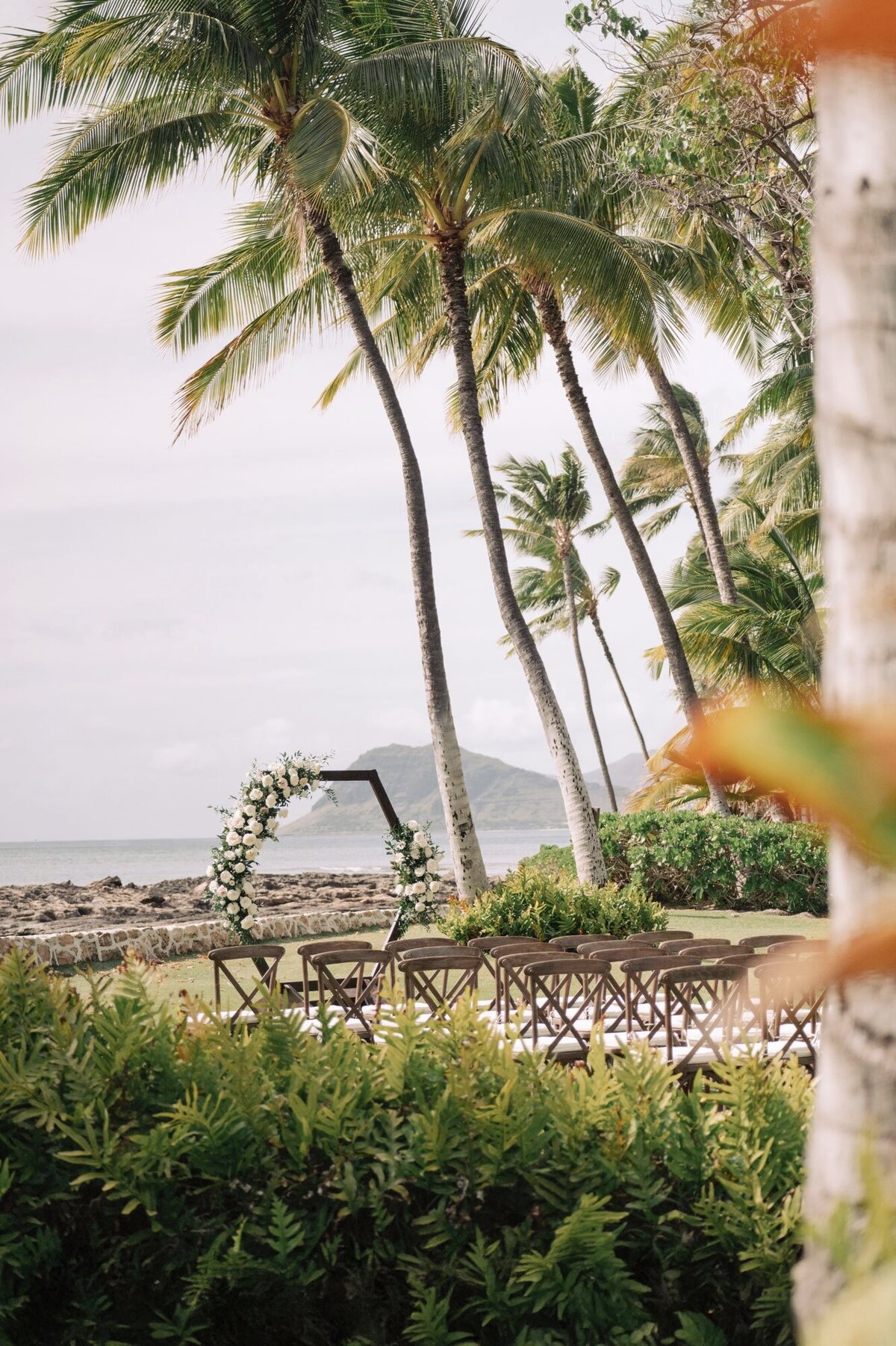 lanikuhonua_four_seasons_oahu_wedding_picture_3