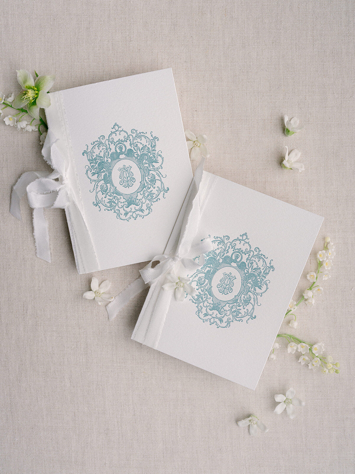 18-intimate-destination-wedding-french-riviera-with-white-flowers
