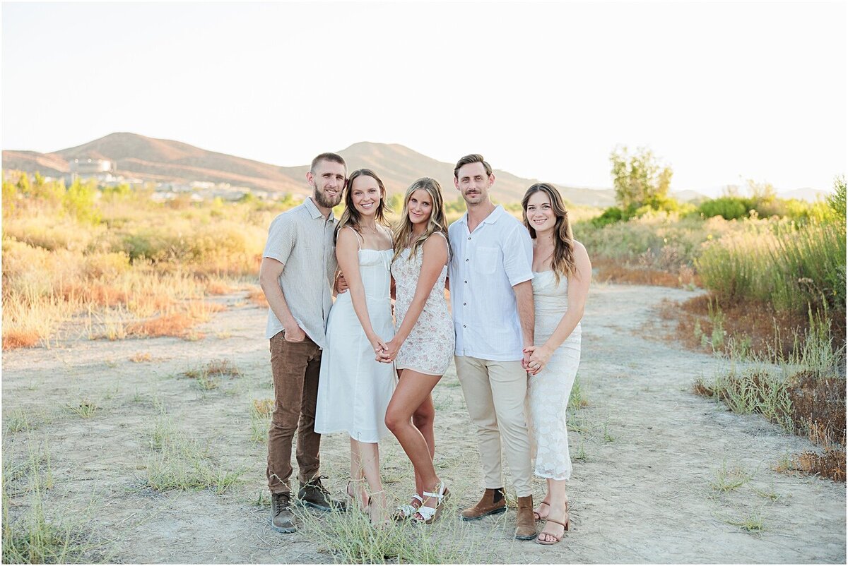Neutral-Outfit-Insperation-Ideas-Family-Portraits-in-Menifee (27)