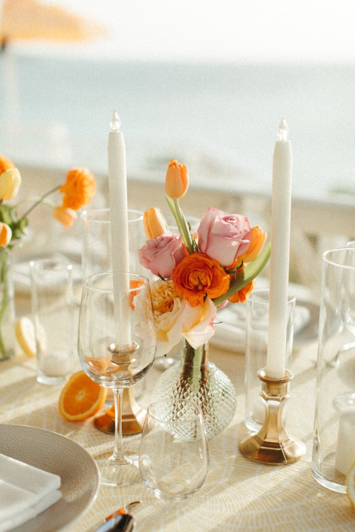 Beachside-Table-Setting-with-Candles-and-Flowers