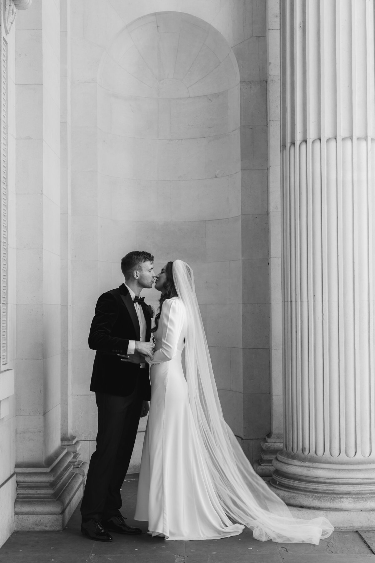 adorlee-weddings-075-editorial-couple-portraits-at-old-marylebone-town-hall-london