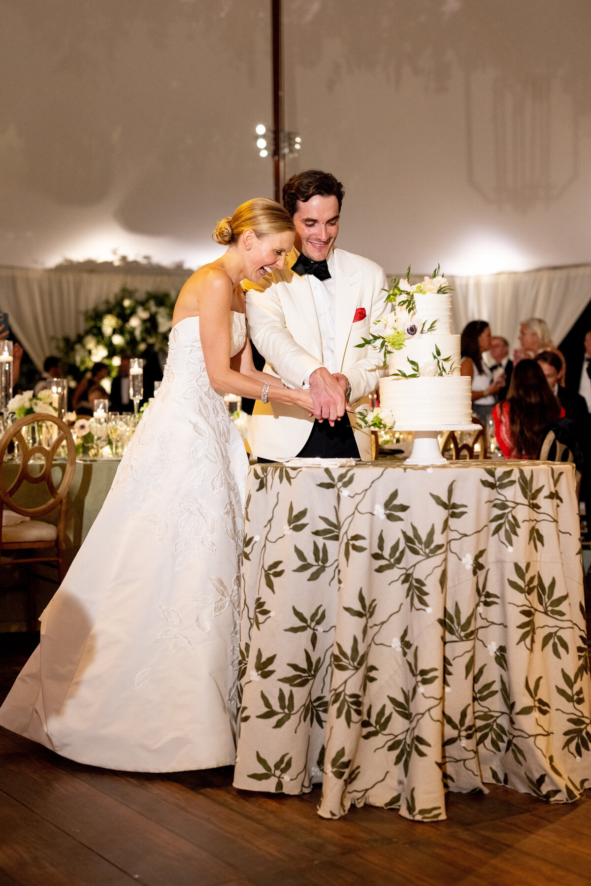 shoreacres-lake-bluff-tent-wedding-by-olivialeigh-101