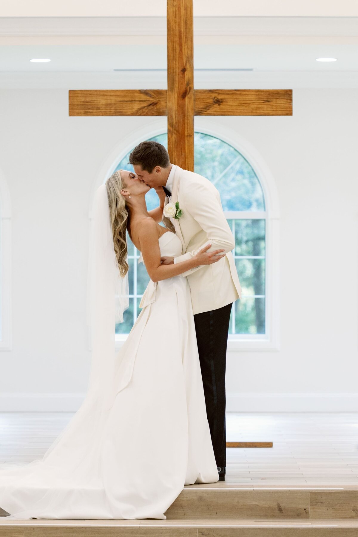 brittany-pannebaker-tampa-florida-destination-wedding-photographer-wedding-chandler-and-cole-tampa-harborside-chapel-315