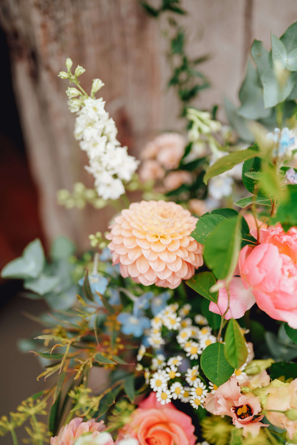 Issy-and-Bella-Floral-Design-Wedding-Florist-Herefordshire-Haybarn-House-J-L2