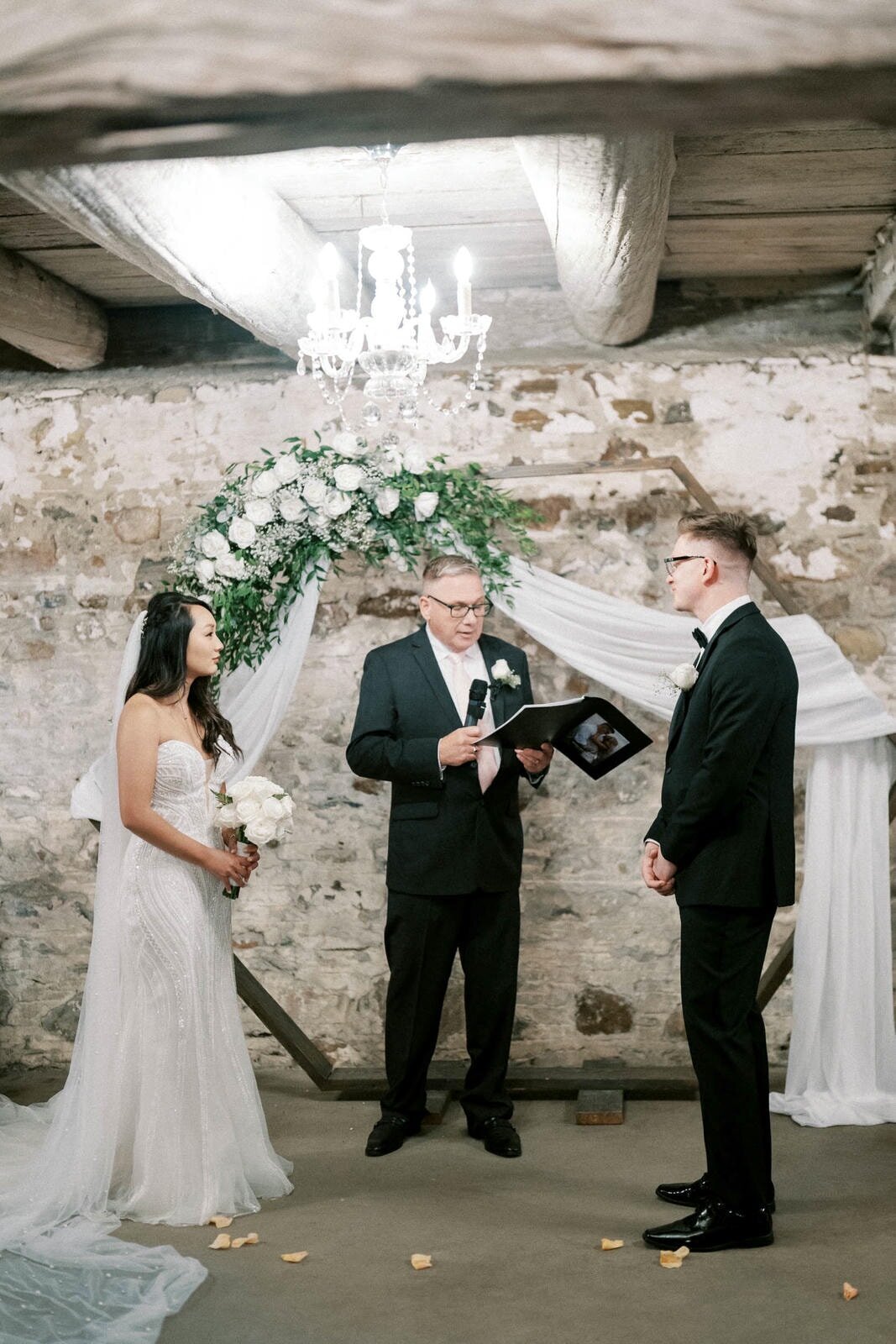 W11-Wedding-Photos-Caledon-Valley-Estate-Eleanor-and-Michael-2024-11-02-2500px-1149