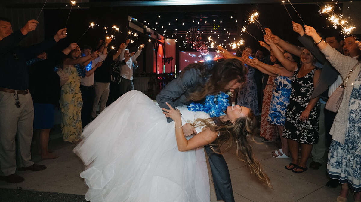 bride and groom tennessee wedding photographer10