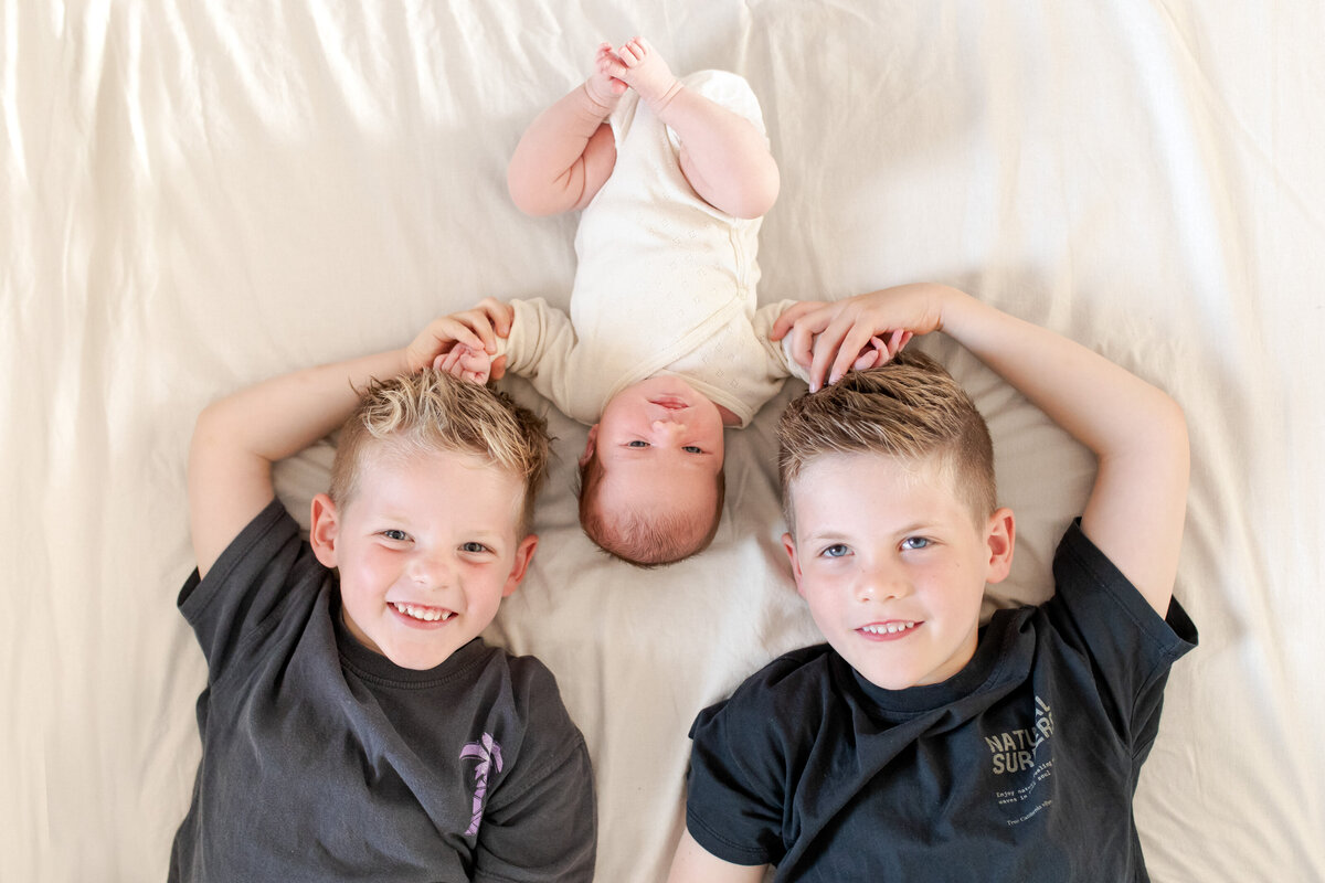 trotse broers babyfotografie