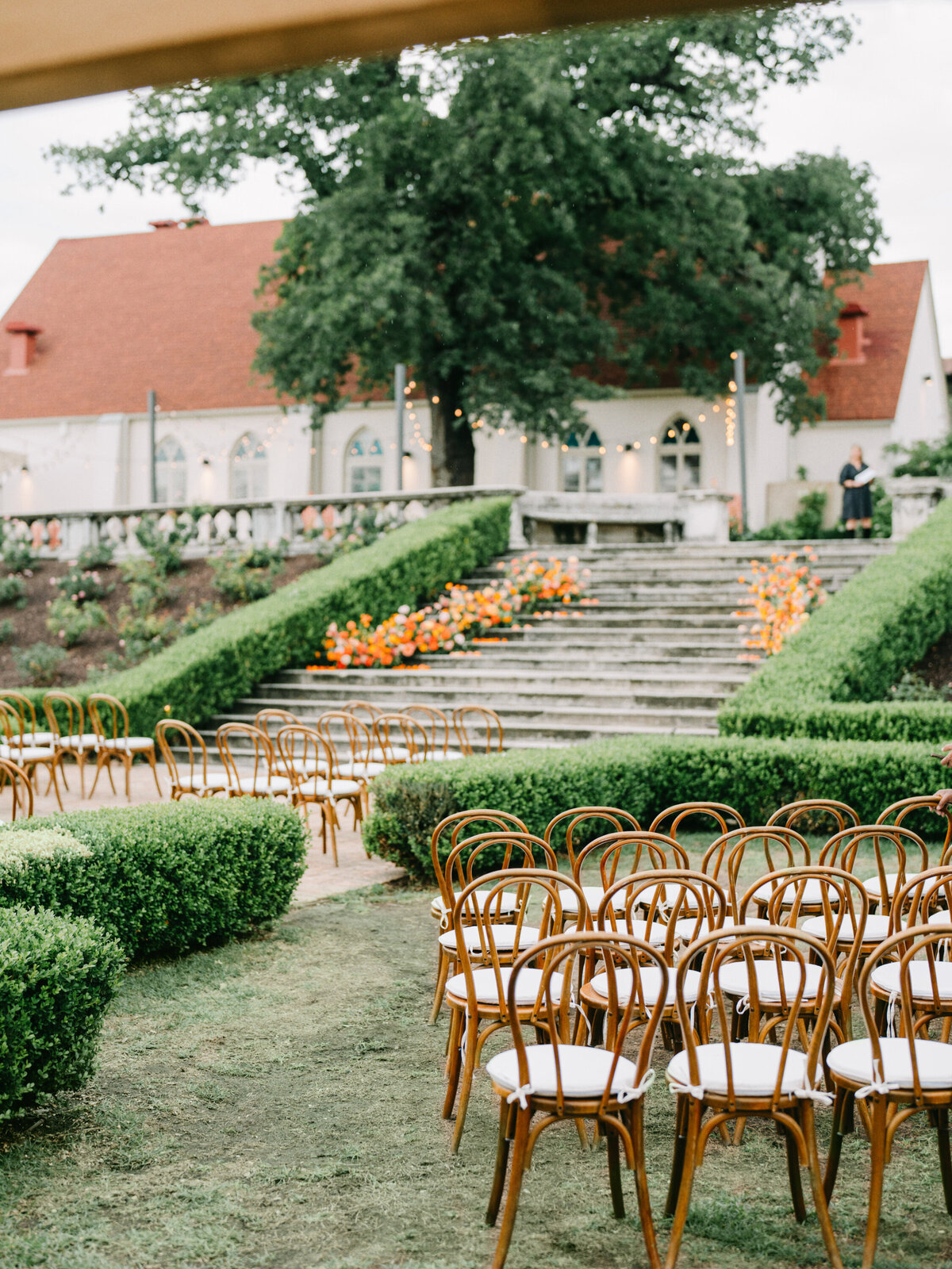 commodore-perry-estate-wedding-sunket-garden-ceremony-set-up
