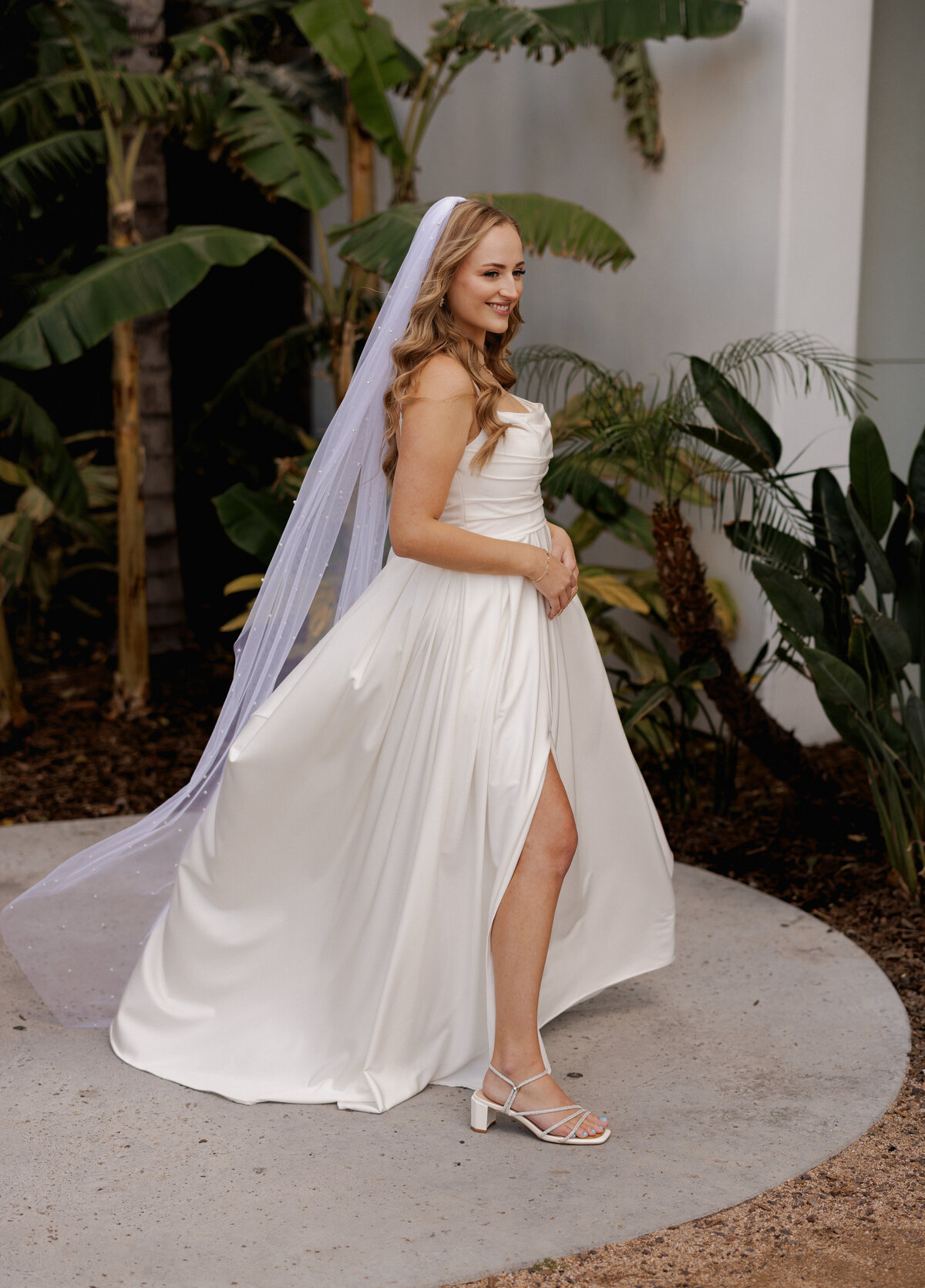 Scottsdale desert wedding venue with bride and groom photographed by Kollar Photography