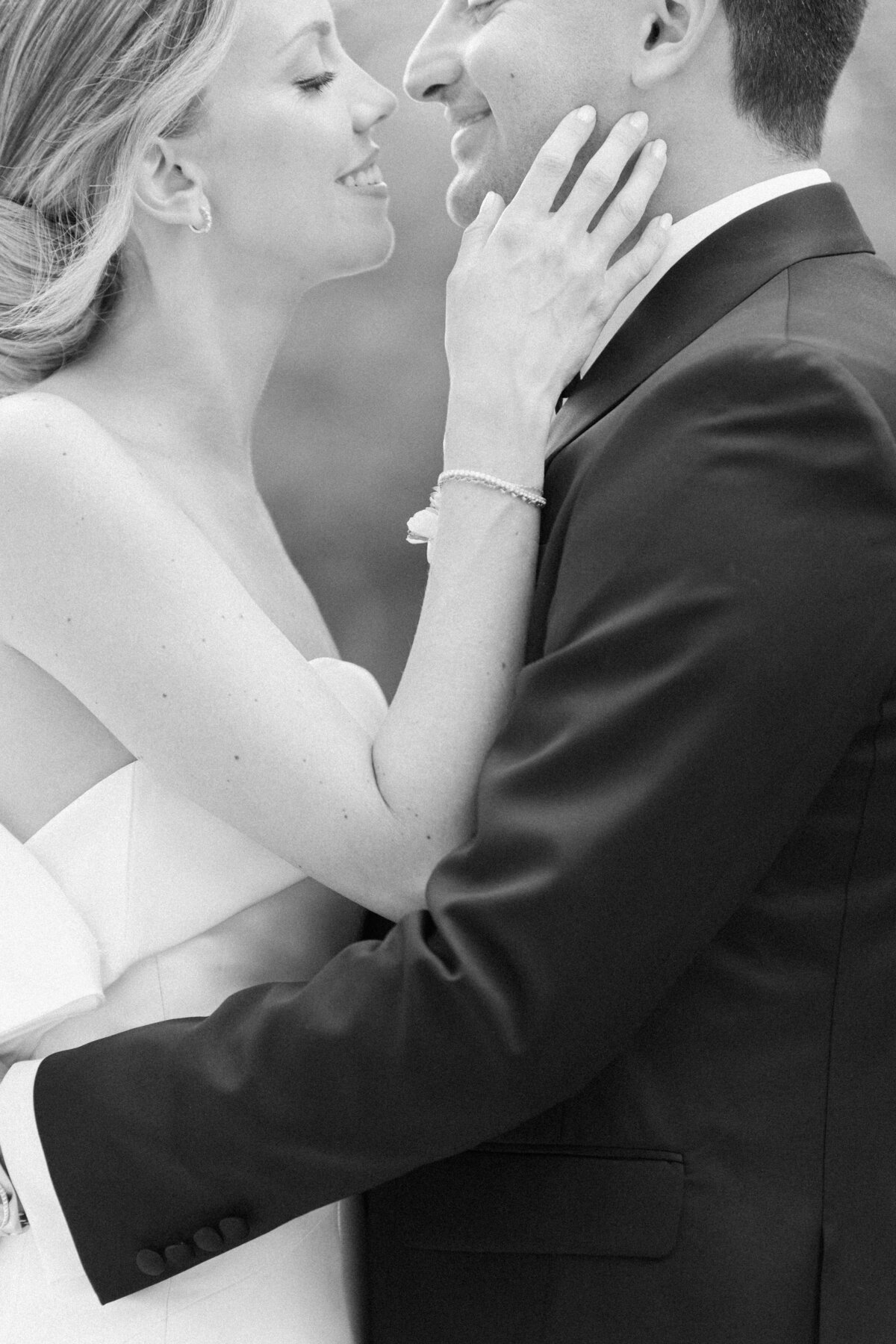 Molly Sue Photography New Jersey + East Coast Wedding Photographer Romantic Imagery Engagement Lifestyle Heirloom Wedding Albums49630