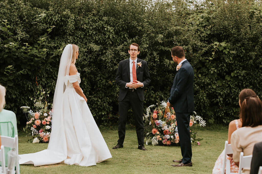 Issy-and-Bella-Floral-Design-Wedding-Florist-Herefordshire-Broadfield-Court-j&N60