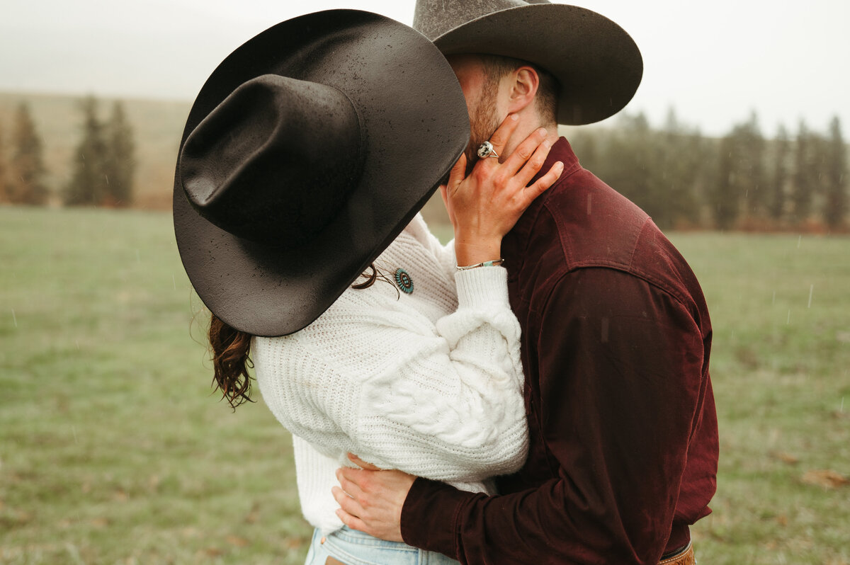 presley-gray-photo-montana-western-style-engagement-3871
