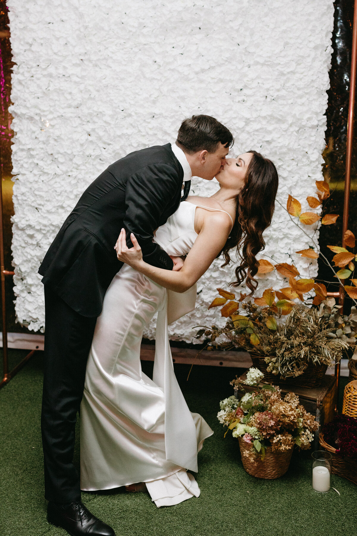 ct-photobooth-wedding-white-flower-lily-backdrop-elegant