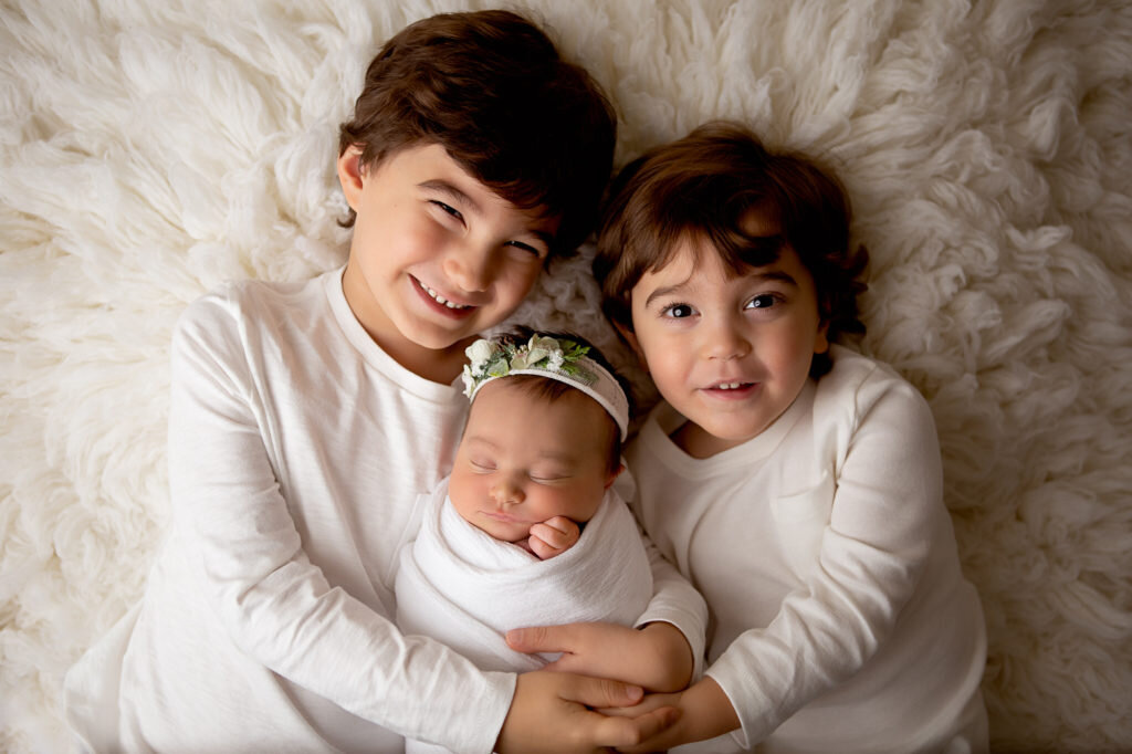big-brothers-with-newborn-001-1024x682