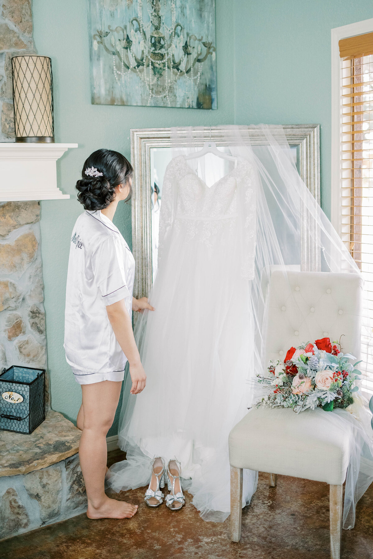 Ink & Willow Photoraphy - Wedding Photographers Victoria TX - Price Wedding - ink&willow-gettingready-24