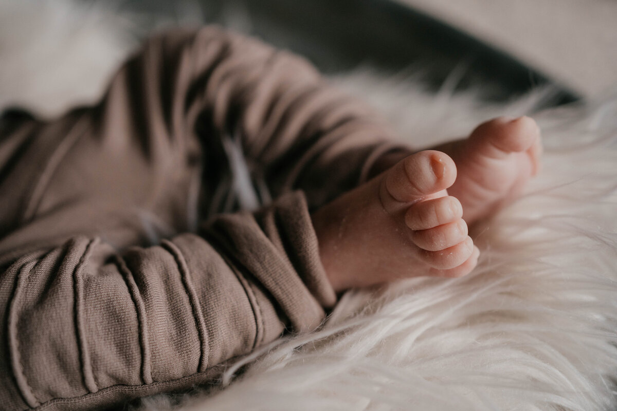 Newbornshoot door Leukfotografie in Amsterdam, Zaandam, Landsmeer, Oostzaan en Purmerend – zachte, liefdevolle babyfoto’s-72
