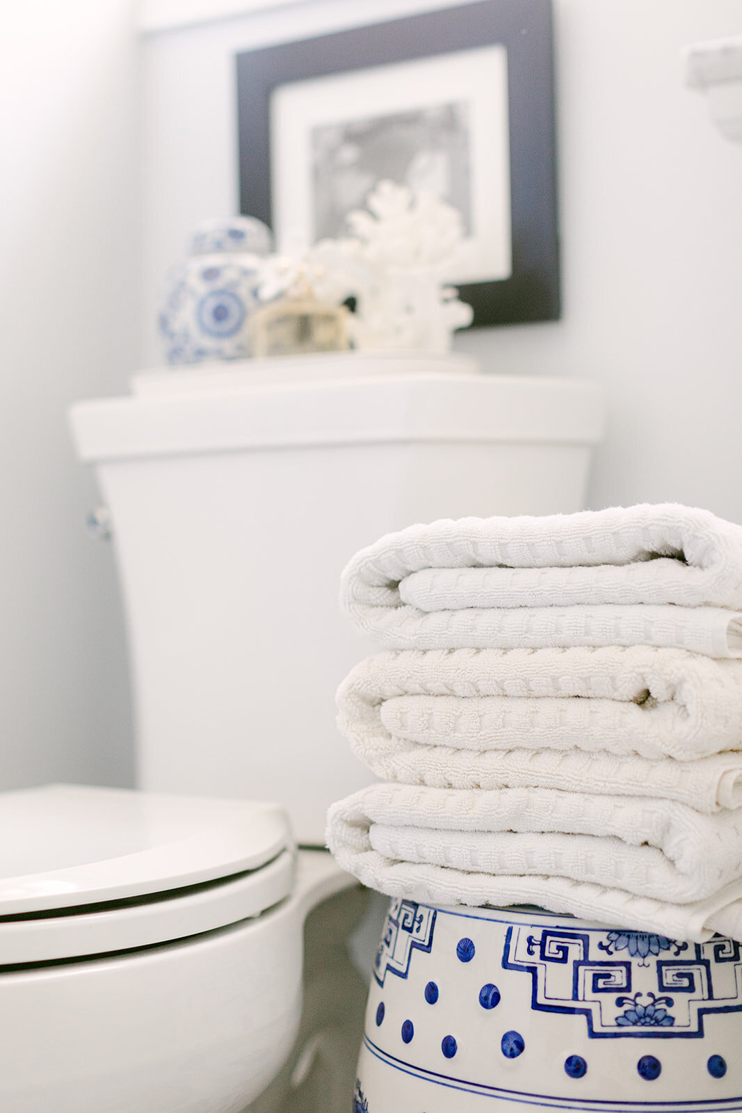 Timeless Black & White Bathroom 03