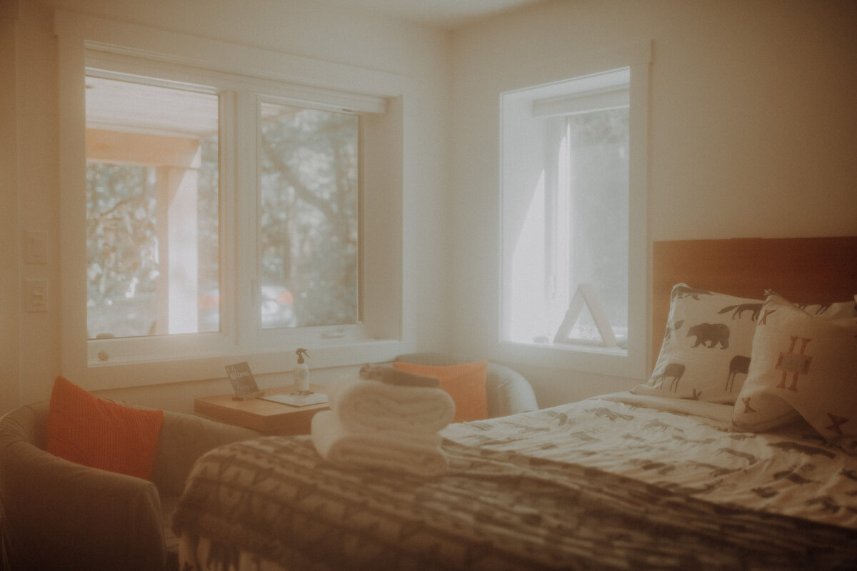 Sleepy Bear Guest House Airbnb Photography Session Ucluelet British Columbia 4