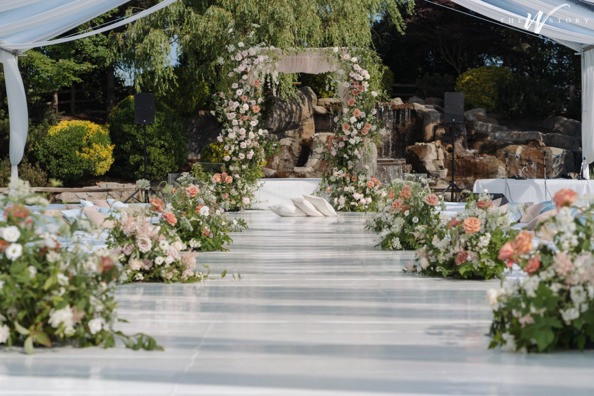 kavita-mohan-oudoor-garden-tent-sikh-wedding-flowers-palki-mandap-peach-roses