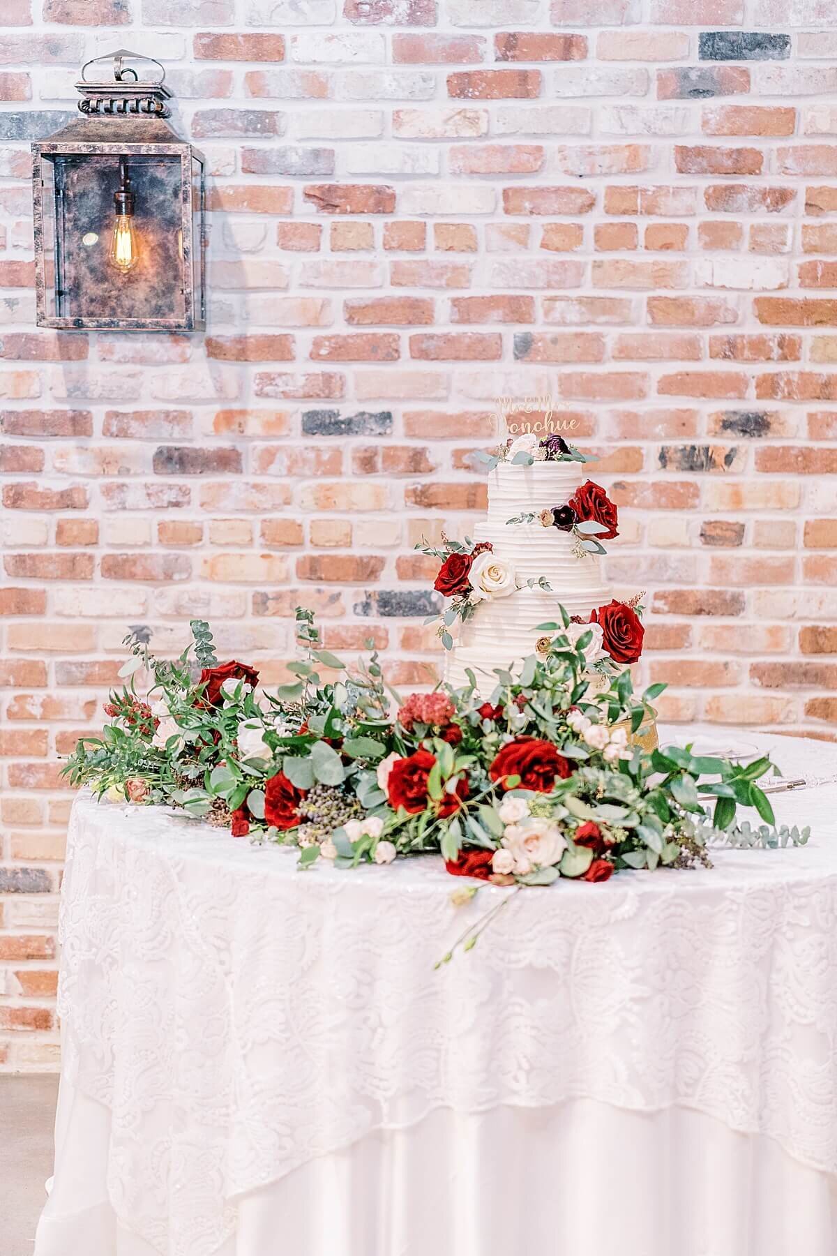 Wedding cake at the Weinberg at Wixon Valley in Bryan Texas photographed by Alicia Yarrish Photography