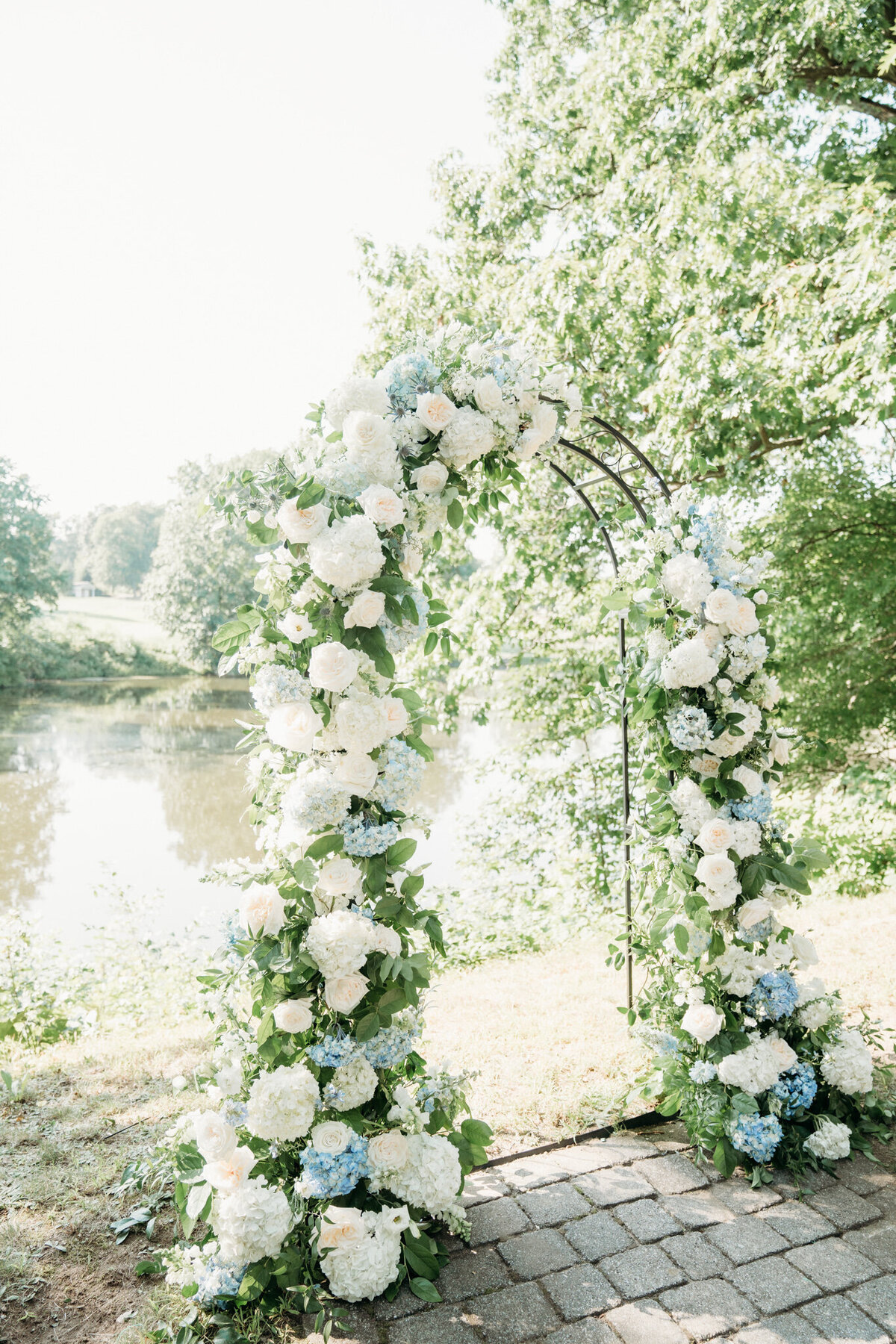 wedding-ceremony-flowers-at-springfield-country-club-ma-2